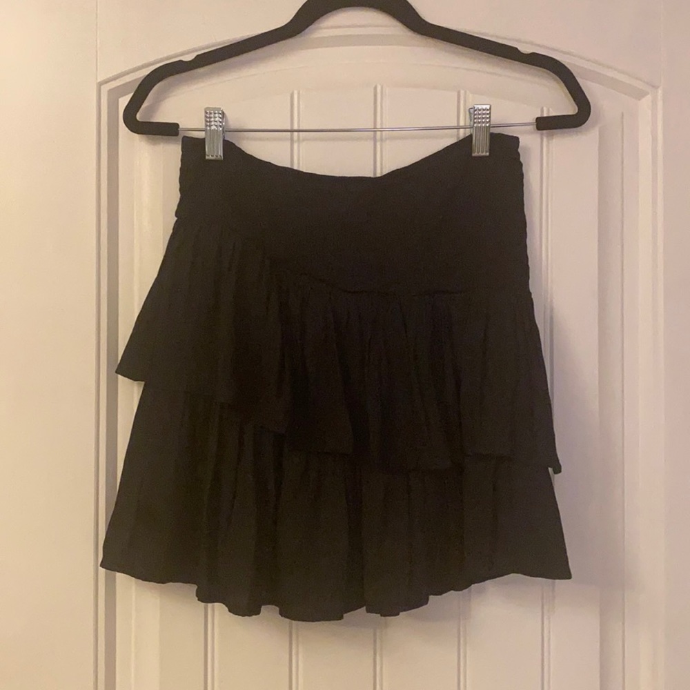 Vestique black ruffle skort